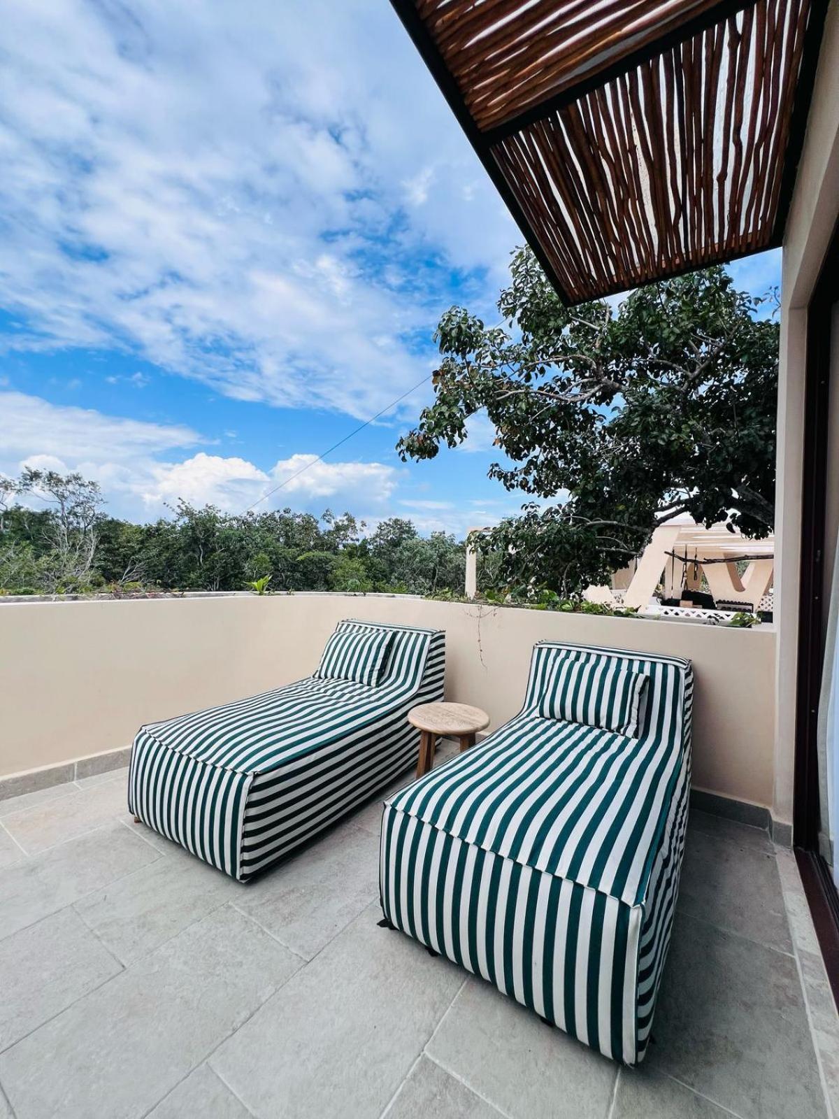 Charming Boutique Jungle Views Private Pool Apartment *